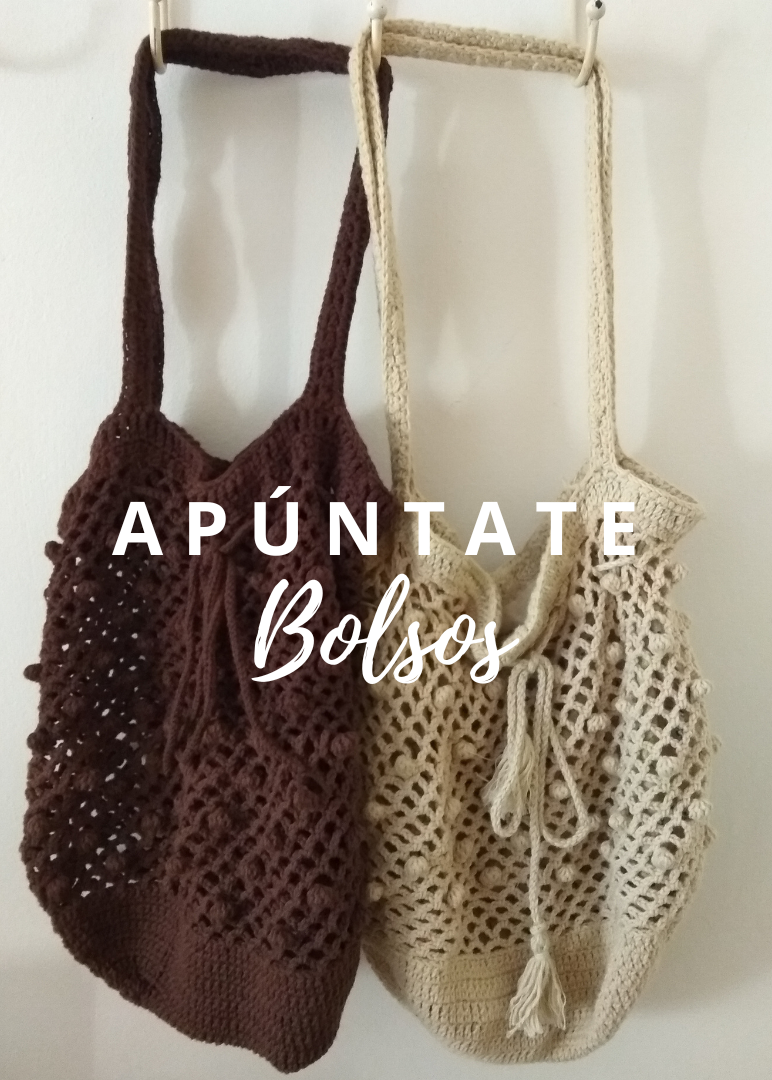 Bolsos de red tejidos a ganchillo artesanal en color marrón y beige para monográficos de crochet.